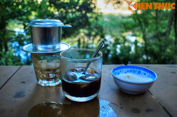 Với hương vị làm say đắm lòng người, cà phê là loại đồ uống được ưa chuộng bậc nhất trên thế giới hiện nay. Truyền thuyết về nguồn gốc của cà phê sẽ khiến nhiều người không khỏi ngạc nhiên. (Ảnh minh họa được chụp ở Tây Nguyên).