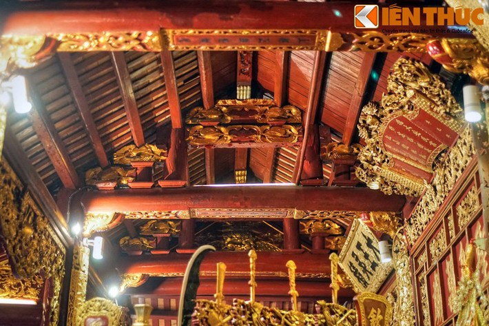 Trên các bộ phận kiến trúc, các họa tiết trang trí được thể hiện sinh động, công phu, mang phong cách nghệ thuật thời Nguyễn.