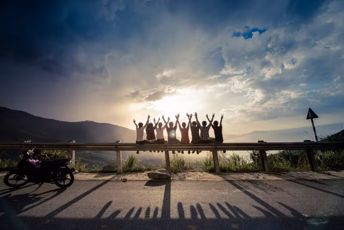 Đón ngày mới trên đèo Hải Vân. Ảnh: Bin Kimtaa/ 500px.com.