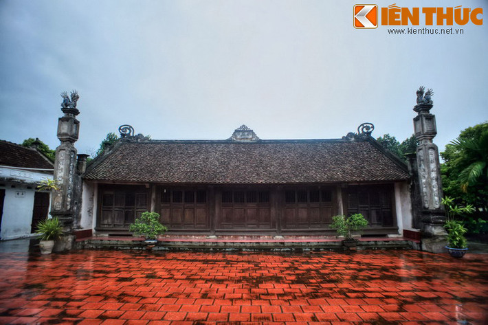 Theo đó, cả ba vị là người có trị tuệ xuất chúng, từng phó tá vua Trần Nhân Tông từ khi ngài còn là Thái tử, rồi cùng vua đi đánh giặc Nguyên Mông. Sau này khi vua Trần Nhân Tông đi giảng kinh ở các miền, ba vị lại tháp tùng ngài rồi được phong làm trụ trì ở chùa Hào Xá...