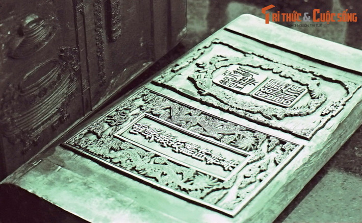 Nghề thủ công này phát triển và phân hóa thành nhiều ngành nghệ khác nhau như in sách, in dấu, in tranh.