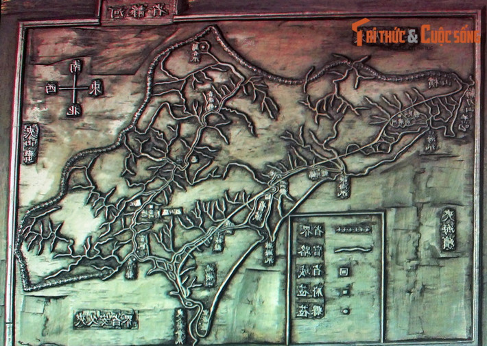 Đặc biệt, có những tấm mộc bản khắc hình bản đồ, sơ đồ, là loại mộc bản hiếm gặp không chỉ ở Việt Nam mà trên toàn thế giới.