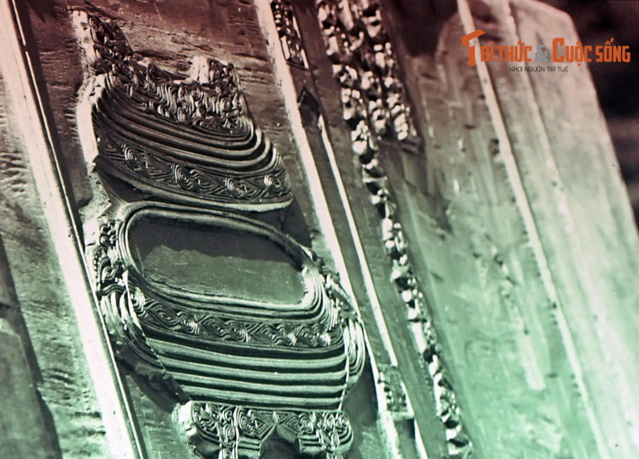 Trên cơ sở vận dụng kỹ thuật in khắc mộc bản, người Việt đã hình thành nên một loại hình mỹ thuật dân gian độc đáo, thuần Việt, đó là tranh in khắc.