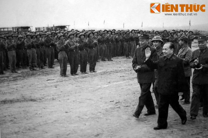 Đồng chí Trường Chinh chúc Tết Bộ đội Trường Sơn nhân dịp xuân Giáp Dần 1974.