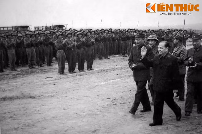 Đồng chí Trường Chinh chúc Tết Bộ đội Trường Sơn nhân dịp xuân Giáp Dần 1974.