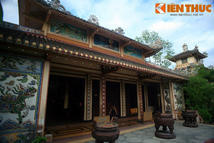 Hiện tại, chính điện của chùa rộng 1.670 m², nằm trong khuôn viên rộng lớn với nhiều cây xanh. Từ sân chùa có lối lên đồi Trại Thủy với 193 bậc đá.