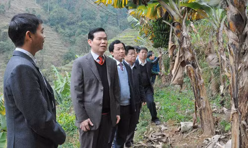 “Không những tôi không ưu ái người nhà mà nhiều lần khi Ban thường vụ tỉnh uỷ đưa người thân của tôi ra để bàn bố trí cán bộ tôi còn là người phản đối" - nguyên Bí thư tỉnh ủy Triệu Tài Vinh cảm thấy không vui về những lần bổ nhiệm người nhà khi còn đương chức. 