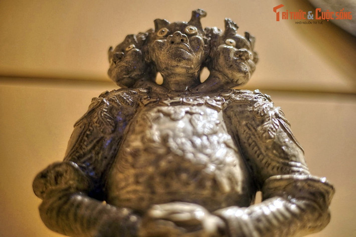 Đây là một tạo hình Hộ pháp rất hiếm gặp ở Việt Nam. Có thể nói không ngoa rằng ngài Hộ pháp này như bước ra từ một tác phẩm văn học viễn tưởng.