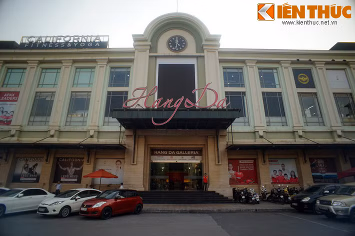 Từ một chợ truyền thống, đến năm 2008 chợ Hàng Da cũ đã được dỡ bỏ để xây dựng một trung tâm thương mại bề thế và hiện đại là Trung tâm thương mại Hàng Da.