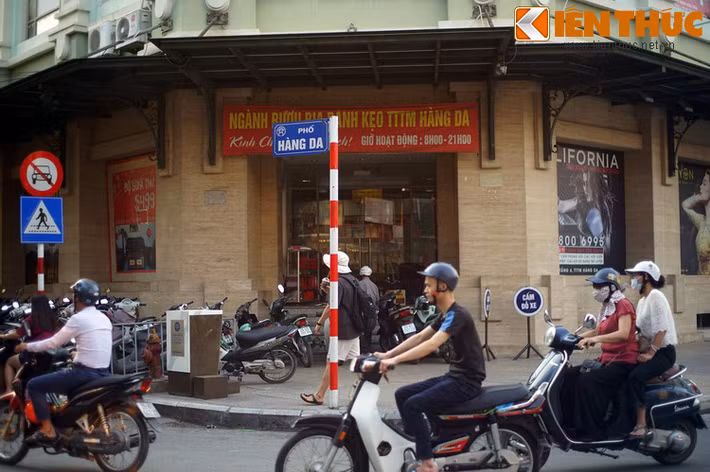 Một số hình ảnh khác về phố Hàng Da.