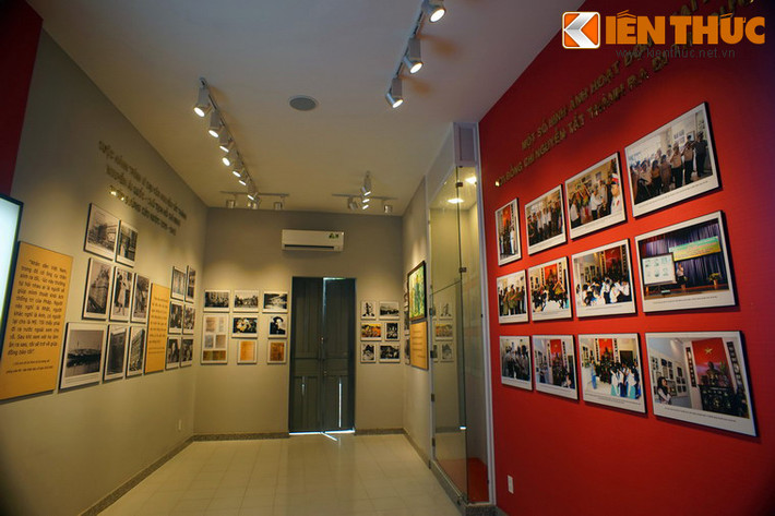 Tầng hai là khu trưng bày về hành trình tìm đường cứu nước của Bác Hồ.