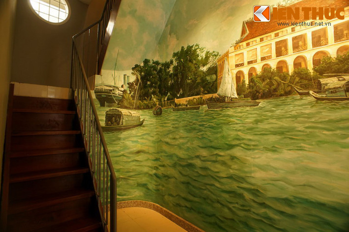 Cầu thang lên lầu bằng gỗ.