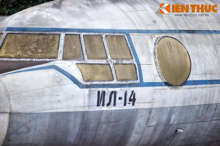 Riêng buồng lái của phi công đã được nhóm phục chế dày công tái tạo nguyên trạng như khi máy bay hoạt động bình thường.