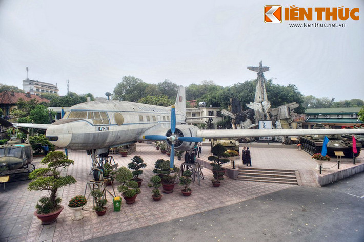 Ilyushin IL-14 là một loại máy bay chở hàng quân sự và hành khách thương mại hai động cơ của Liên Xô cất cánh lần đầu năm 1950 và đi vào phục vụ năm 1954. Năm 1958, Chính phủ Liên Xô tặng đã tặng Chủ tịch Hồ Chí Minh một chiếc máy bay IL-14.