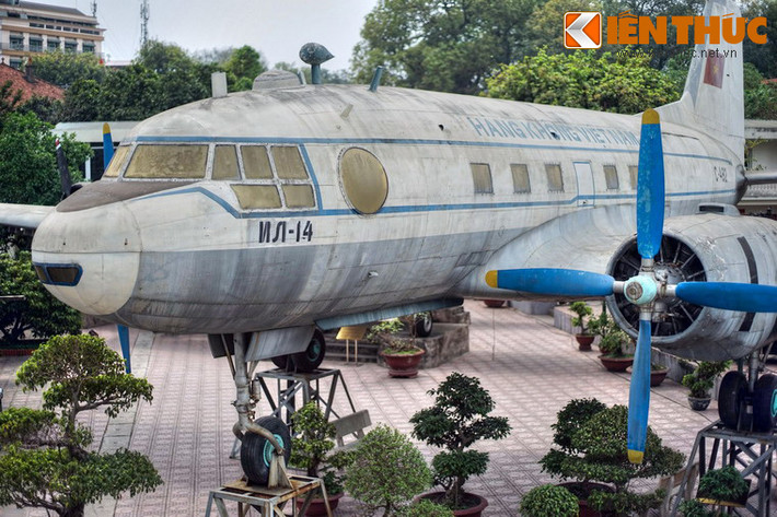 Từ năm 1965-1975, máy bay được sử dụng để vận chuyển bộ đội và trang thiết bị phục vụ chiến đấu. Sau khi hết niên hạn sử dụng, máy bay được lưu kho và đến năm 2001 được phục chế tại Trung đoàn Không quân 918.