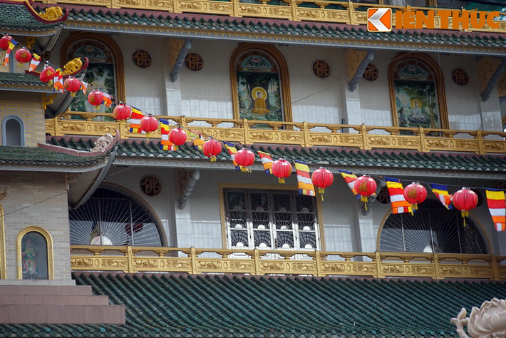 Có thể nói, về phương diện kiến trúc, chùa Vạn Đức là một kiểu mẫu cho nghệ thuật tạo hình chùa Việt thời hiện đại.