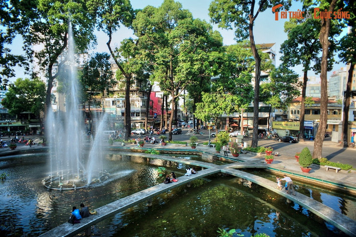 Ngày nay hồ Con Rùa hấp dẫn du khách - đặc biệt là những người trẻ tuổi - nhờ khung cảnh lãng mạn và có nhiều tiệm cà phê, hàng quán xung quanh.