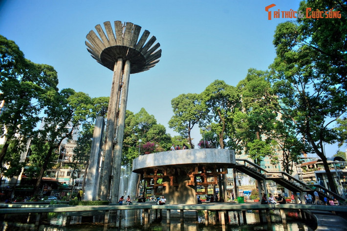 2. Nằm ở quận 3 của TP HCM, hồ Con Rùa là một trong những địa danh mà du khách không thể không ghé thăm khi đặt chân đến thành phố lớn nhất Việt Nam.