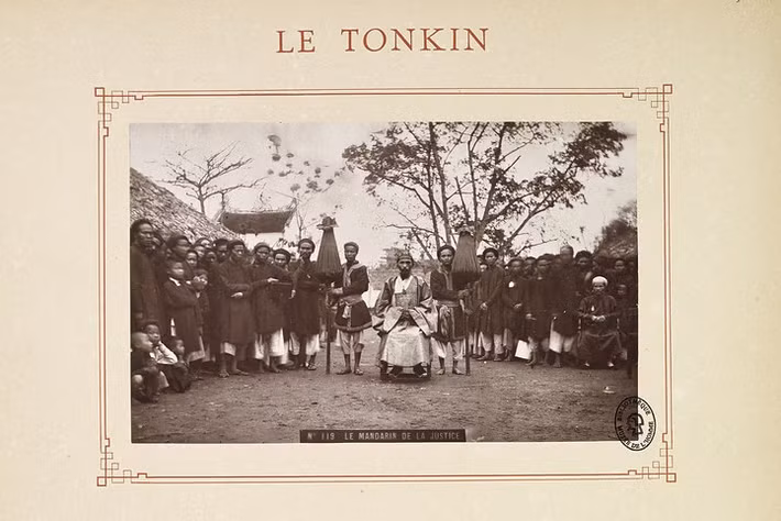 Viên quan phụ trách việc hình pháp trong một buổi xử án ở Việt Nam cuối thế kỷ 19.