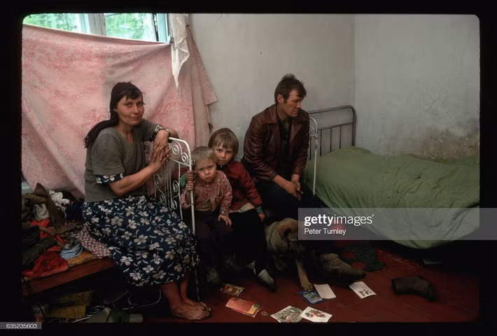 Một gia đình nghèo tại thị trấn công nghiệp ở Siberia, tháng 6/1991