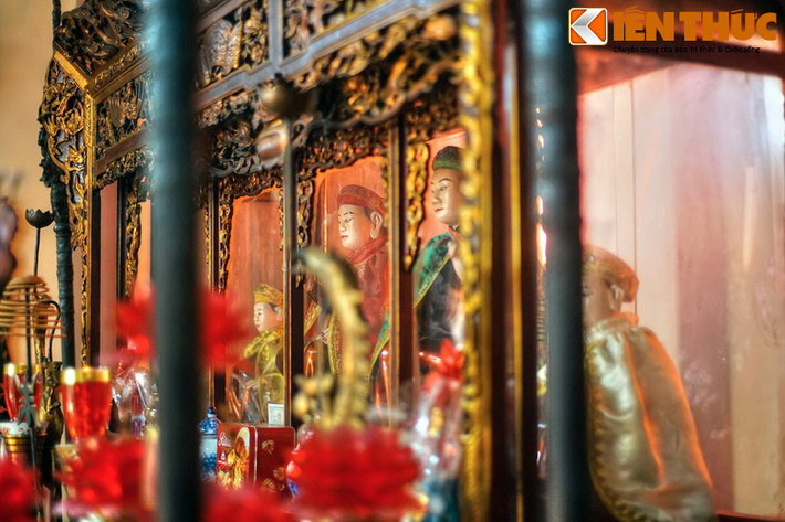 Tên gọi Bà Ngô thì gắn với chuyện vào thời Lê có một người con gái đẹp lấy một nhà buôn giàu có người Hoa, đã bỏ tiền tái thiết lại chùa to đẹp hơn. Người đời gọi bà là Ngô Khách nên chùa mới được gọi là chùa Bà Ngô để ghi công người đã xây chùa.