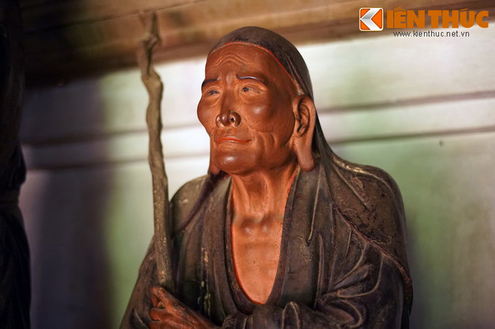 Một Bảo vật quốc gia khác là các pho tượng Phật giáo thời Tây Sơn ở chùa Tây Phương (huyện Thạch Thất, Hà Nội). Đây là những kiệt tác điêu khắc cổ của người Việt, thường được biết đến trong dân chúng qua hình tượng 18 vị La hán chùa Tây Phương.