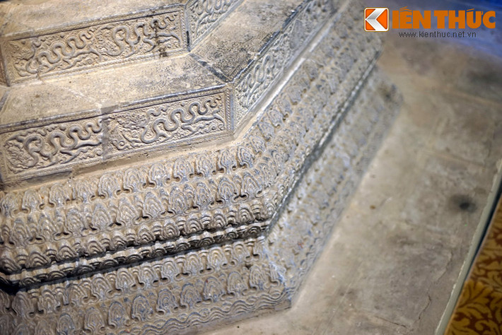 9. Hình tượng rồng đặc trưng thời Lý trên bệ tượng A Di Đà chùa Phật Tích. Đây được coi là một tượng Phật mẫu mực, một kiệt tác mỹ thuật thời Lý để lại cho muôn đời sau.