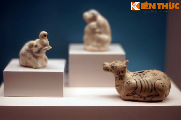 Lọ đựng nước rửa bút hình các con vật của dòng gốm Chu Đậu. Sau một thời kỳ dài bị lãng quên, đến thế kỷ 20, người ta lại nhắc đến gốm Chu Đậu nhờ một chuyện tình cờ. Đó là khi ông Makoto Anabuki - cán bộ ngoại giao Nhật Bản - tìm hiểu về xuất xứ chiếc bình gốm lạ tại Bảo tàng Topkapi Saray, Istanbul (Thổ Nhĩ Kỳ).