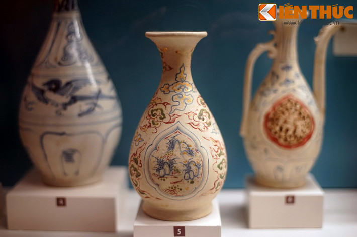 Bình tỳ bà Chu Đậu. Theo các nhà nghiên cứu, dòng gốm Chu Đậu có thể đã được hình thành và phát triển trong khoảng từ thế kỷ 13 đến thế kỷ 18. Ông Đặng Huyền Thông, xã Minh Tân được coi là ông tổ của dòng gốm này. Ngoài ra, có ý kiến cho rằng bà Bùi Thị Hý cũng là một tổ nghề.