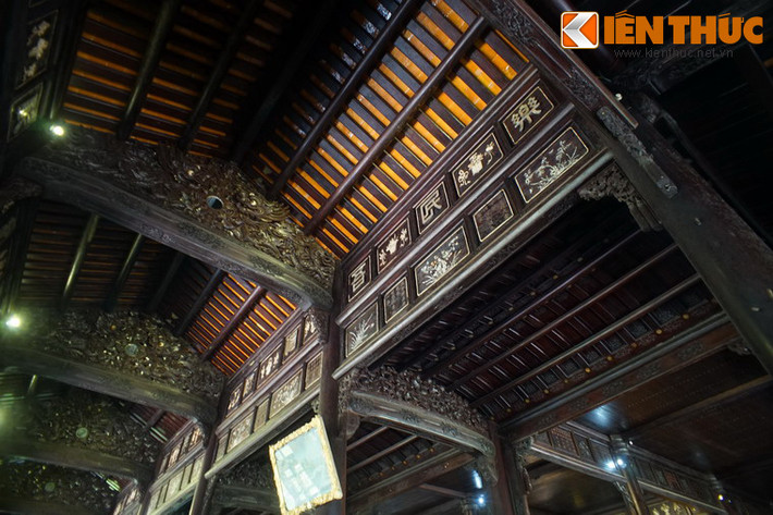 Ðiểm đặc biệt nổi bật nhất ở nghệ thuật kiến trúc điện Long An là sự kết hợp hài hòa giữa kết cấu kiến trúc và trang trí mỹ thuật. Những chi tiết gỗ của điện không sơn son thếp vàng, chỉ để mộc trơn và được tô điểm bằng các kỹ thuật chạm trổ tinh xảo.