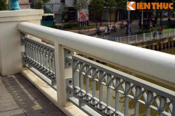 Trong giai đoạn kháng chiến chống Mỹ, cầu Bông là địa điểm diễn ra nhiều trận đánh ác liệt giữa ta và địch, đồng thời cũng chứng kiến nhiều cuộc biểu tình phản chiến.