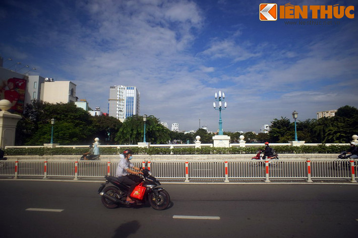 Năm 1945, trong những ngày đầu của cuộc Nam bộ kháng chiến, cầu Bông giữ vai trò của một chiến lũy, góp phần cô lập quân đội thực dân Pháp trong nội đô Sài Gòn.