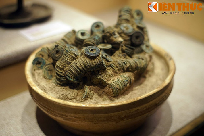 Chậu tiền lớn, một hiện vật gây ấn tượng đặc biệt của mộ Hán Nghi Vệ.