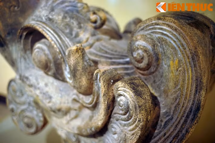 Các đường nét tạo hình của tác phẩm toát lên vẻ thanh thoát.