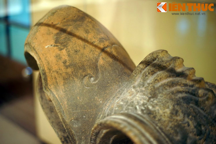 Theo quan niệm của người phương Đông nói chung, phượng được coi là chúa tể của 360 loài chim. Nó là sự kết tinh vẻ đẹp và sự mềm mại thanh lịch duyên dáng của các loài chim, nổi bật là công và trĩ.