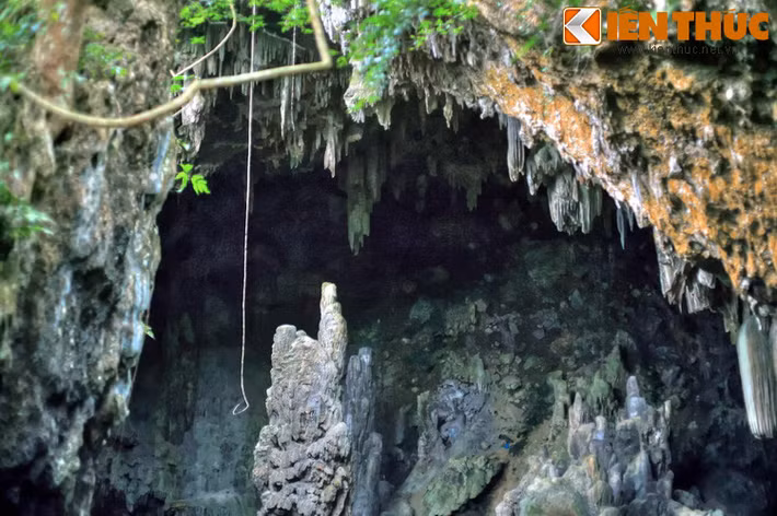Rời các làng bản, hành trình khám phá Mai Châu tiếp túc với những ngọn núi cao, nơi có các hang động tuyệt đẹp như hang Chiều, hang Mỏ Luông...