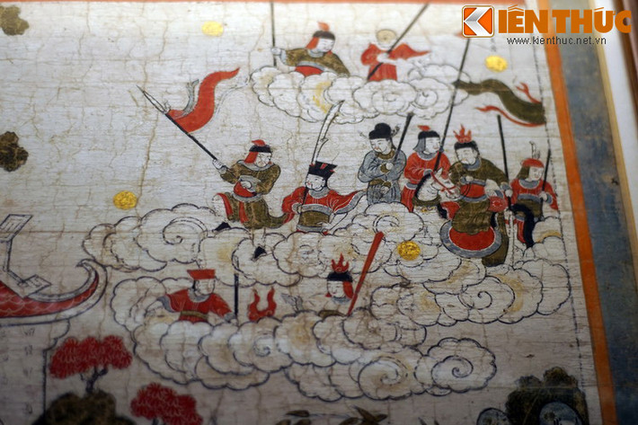 Màu sắc sử dụng trong tranh có nguồn gốc từ các loại thảo mộc thiên nhiên giống như chất liệu tạo màu ở tranh Đông Hồ hay tranh Hàng Trống cùng thời, vẫn tươi tắn sau 3 thế kỷ tồn tại.