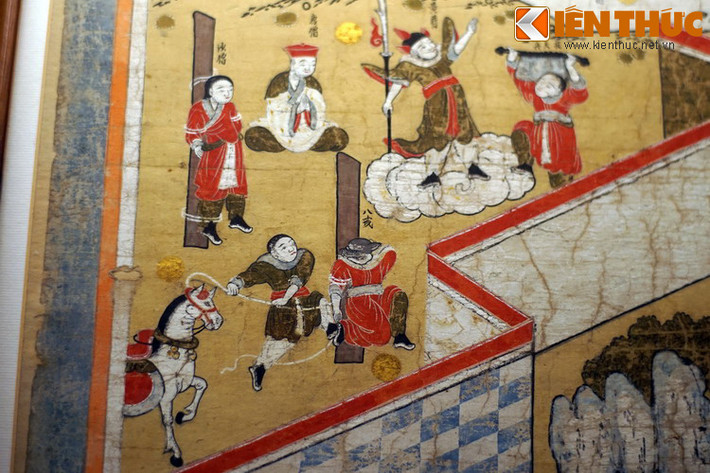 Một lần khác, các thầy trò lại bị bắt giữ, trói cột. Dáng vẻ của Trư Bát Giới trông rất khổ sở.