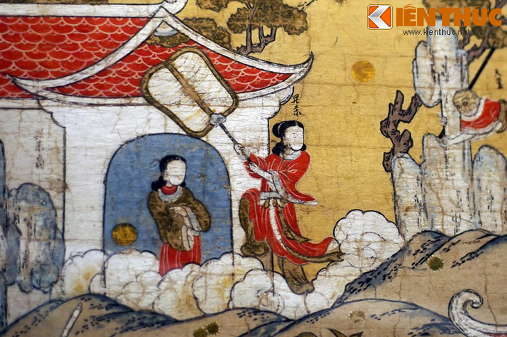 Bà La Sát (Thiết Phiến công chúa) cầm quạt Ba tiêu nghênh chiến với ba đồ đệ của Đường Tăng - những người cần chiếc quạt bảo bối để thổi tắt lửa ở Hỏa Diệm Sơn.