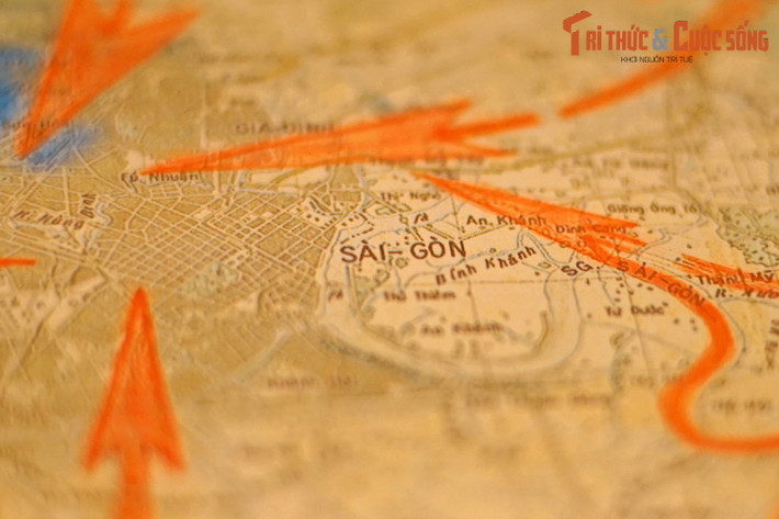 Trên hướng Đông Nam, Quân đoàn 2 có nhiệm vụ đánh chiếm Bà Rịa, căn cứ Nước Trong, Long Bình, chặn đường rút chạy của địch trên sông Lòng Tàu, sau đó phát triển vào nội thành cùng Quân đoàn 4 đánh chiếm Dinh Độc Lập.