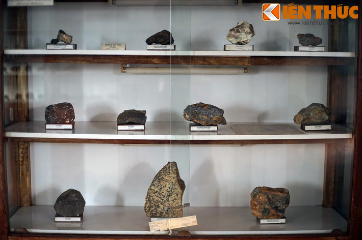 ...Kế đến là các loại quặng kim loại như sắt, đồng, vàng, bạc, kẽm...