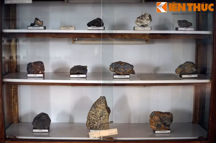 ...Kế đến là các loại quặng kim loại như sắt, đồng, vàng, bạc, kẽm...