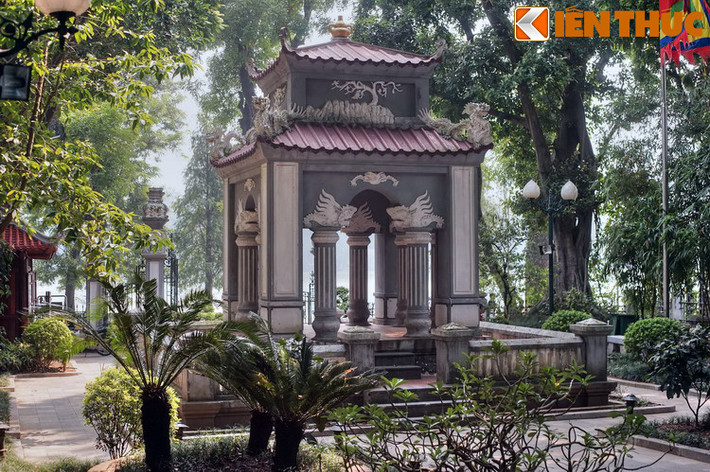 Toàn bộ các hạng mục của khu tượng đài có sự kết hợp hài hòa với khung cảnh của Hồ Gươm, vừa mang vẻ trang nghiêm vừa không kém phần nên thơ. Đây vừa là một công trình thể hiện truyền thống văn hóa tốt đẹp của dân tộc, vừa là một điểm đến mà du khách không nên bỏ qua ở Hồ Gươm.