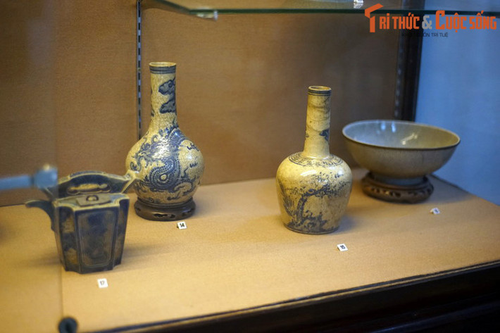 Các loại bình, nậm, bát của làng gốm Bát Tràng, thế kỷ 18-19.