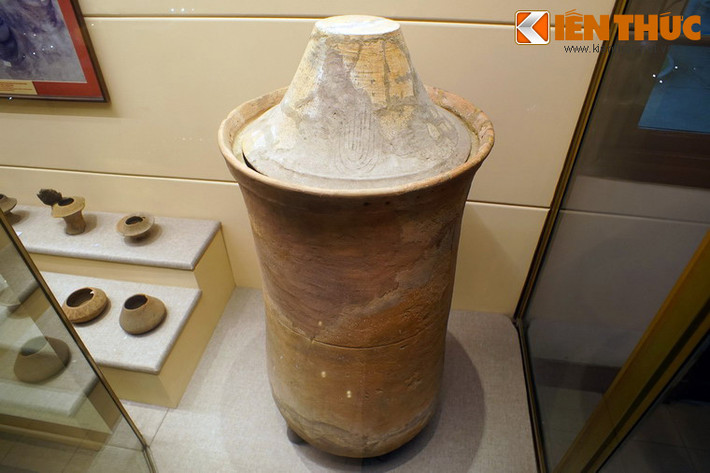 Kích thước chum khá đa dạng, chum lớn nhất có chiều cao tới 1,8m, đường kính một mét, đa phần cao dưới một mét, đường kính 50 - 60cm.