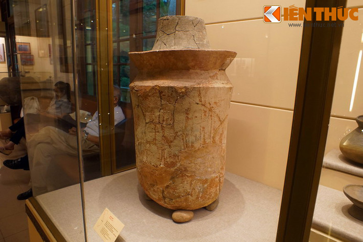 Những đồ tuỳ táng được tìm thấy trong mộ chum thể hiện một tín ngưỡng riêng của cư dân Sa Huỳnh cũng như của cư dân vùng biển ở nhiều khu vực trên thế giới. Cuộc sống của họ gắn liền với biển và đến khi chết người thân đã đưa họ về với biển.