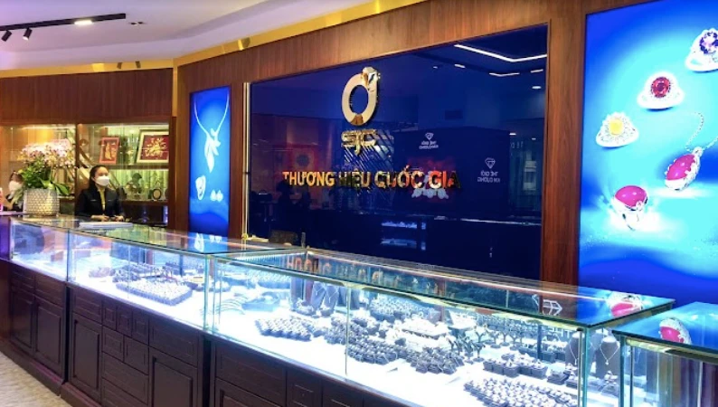 Bất chấp "sóng vàng", SJC báo lãi 6 tháng 2025 sụt mạnh