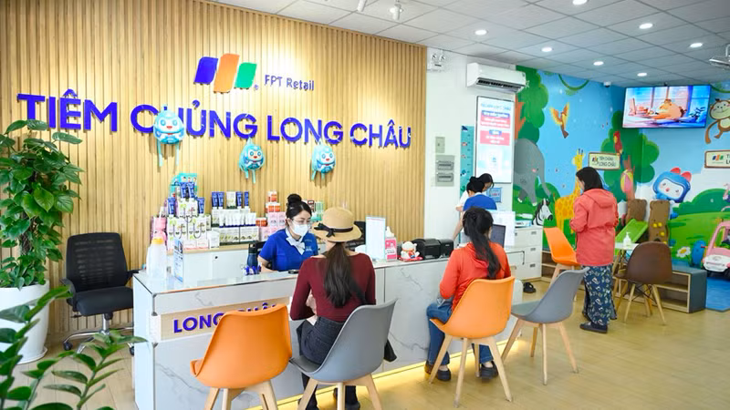 Long Châu và FPT Shop cùng tăng trưởng, FRT hoàn thành 25% kế hoạch doanh thu