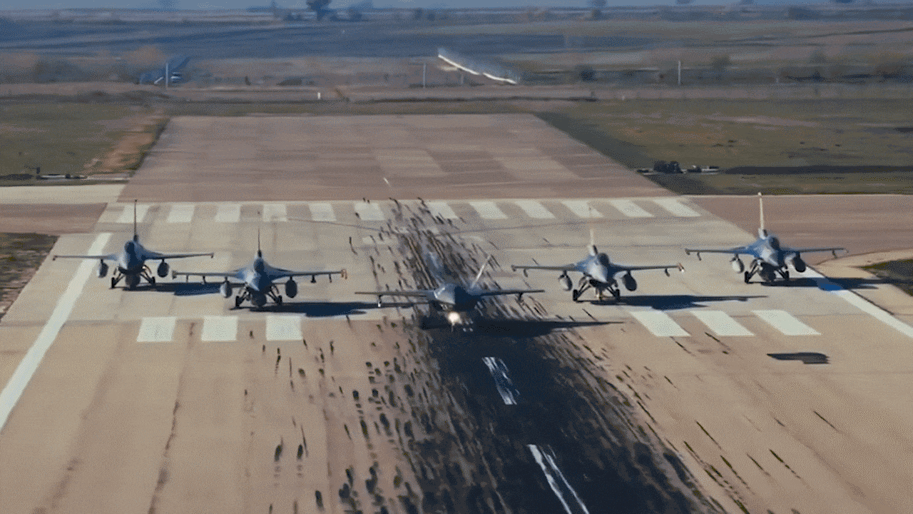 Kizilelma là UAV phản lực đầu tiên của Thổ Nhĩ Kỳ được thiết kế để làm nhiệm vụ đối không và đối đất. Nó sở hữu năng lực tàng hình và khả năng cơ động cao, dự kiến đảm nhiệm những vai trò thường được giao cho phi cơ có người lái, đồng thời giảm chi phí và rủi ro vận hành.