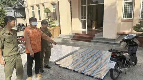 TP HCM: Phát hiện hai xe mô tô chở thuốc lá lậu, một đối tượng bị bắt